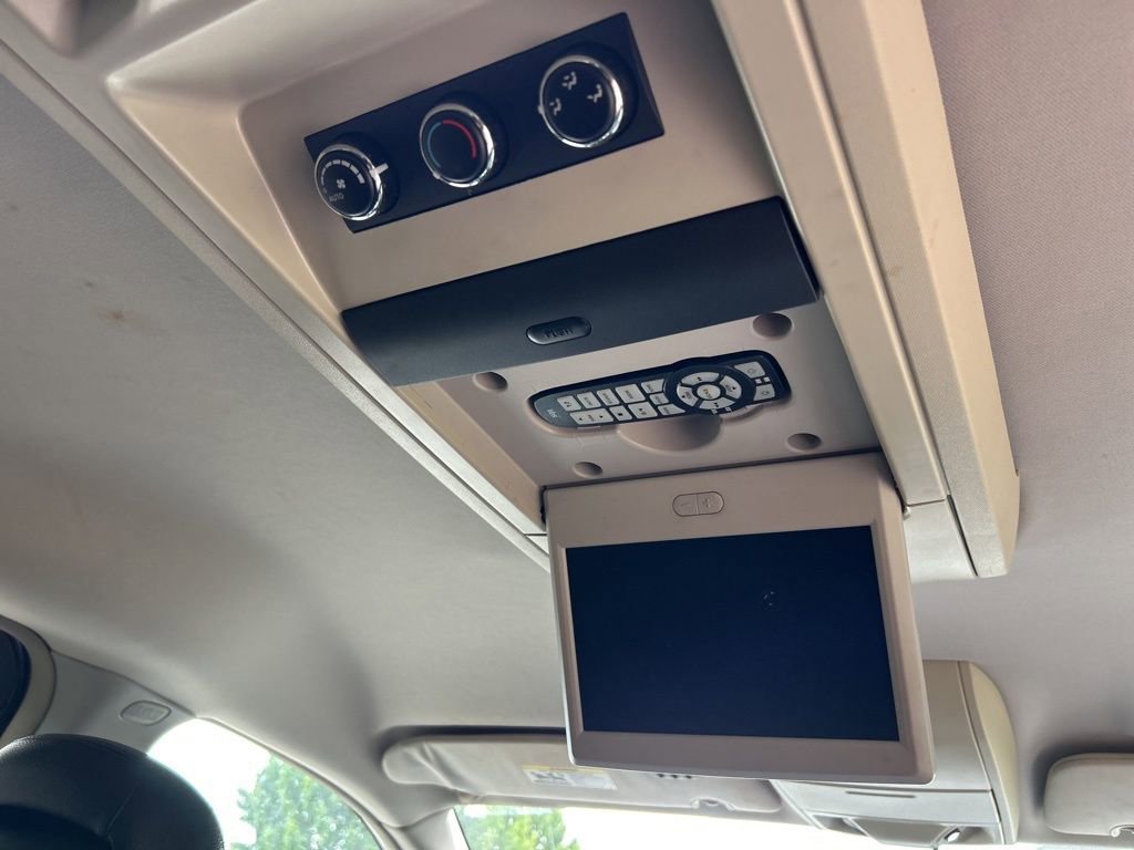 Used 2014 Chrysler Town & Country Touring image 43