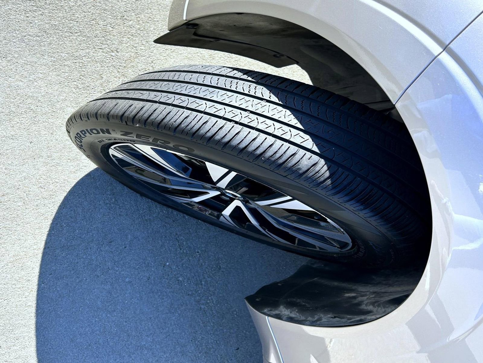 Used 2025 Volvo XC60 B5 Plus image 24