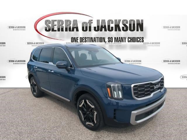 Certified 2023 Kia Telluride S AWD/4WD image 2