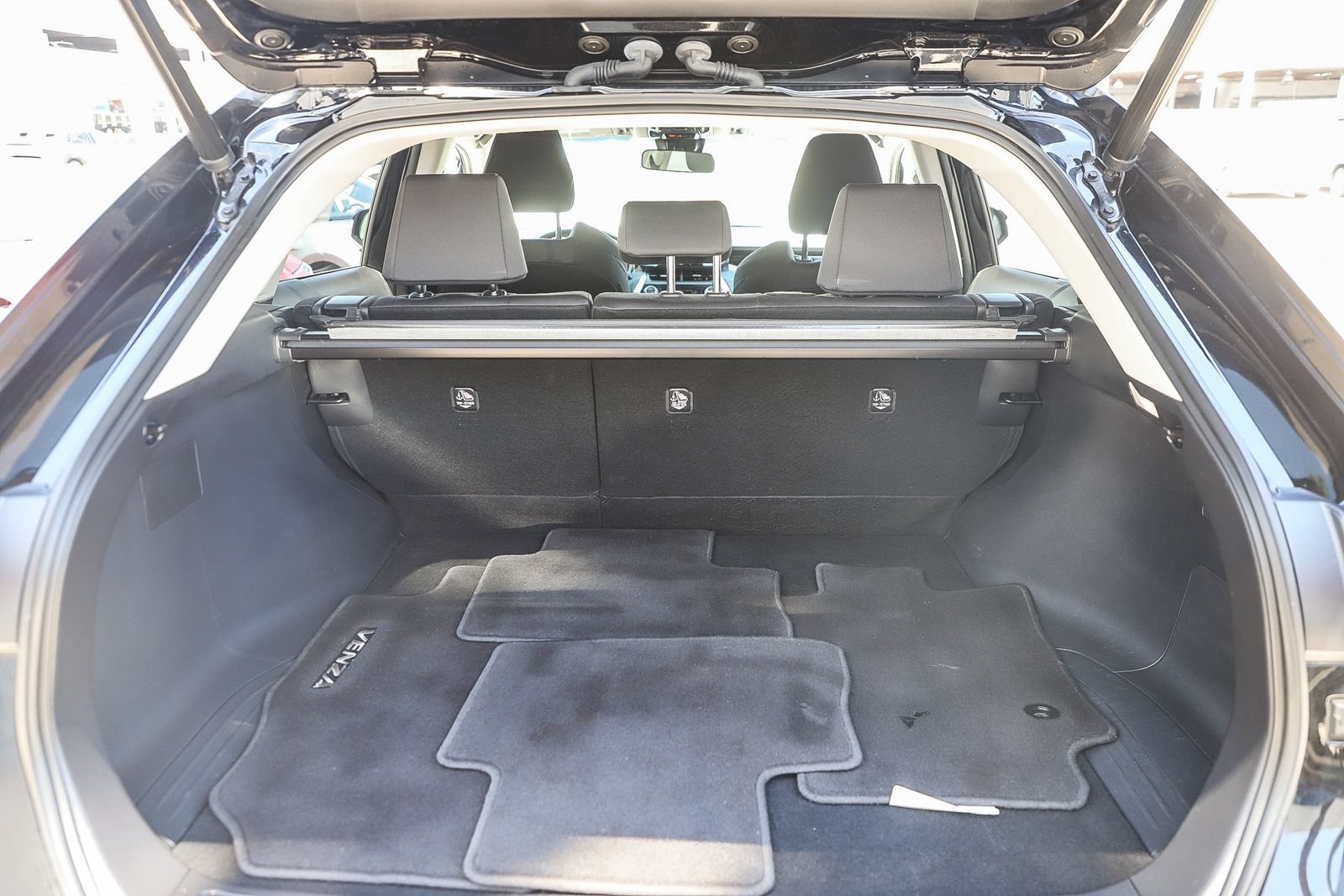 Certified 2023 Toyota Venza LE AWD/4WD image 25