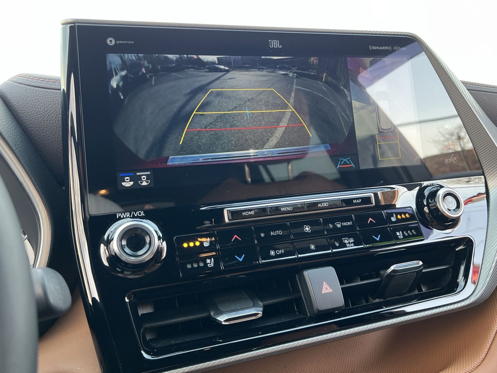 Used 2020 Toyota Highlander Platinum image 17