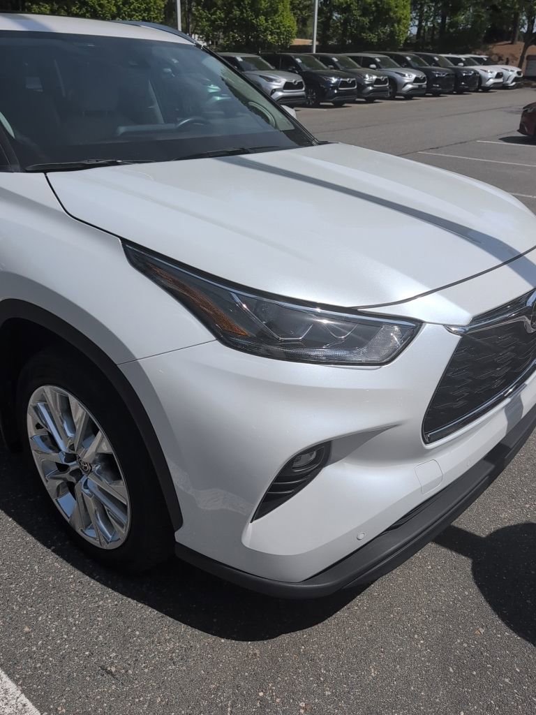 Used 2022 Toyota Highlander Limited image 17