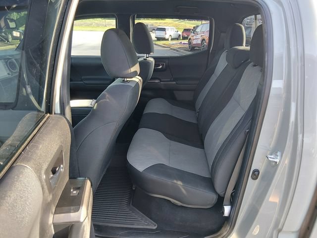 Used 2022 Toyota Tacoma TRD Off-Road AWD/4WD image 12