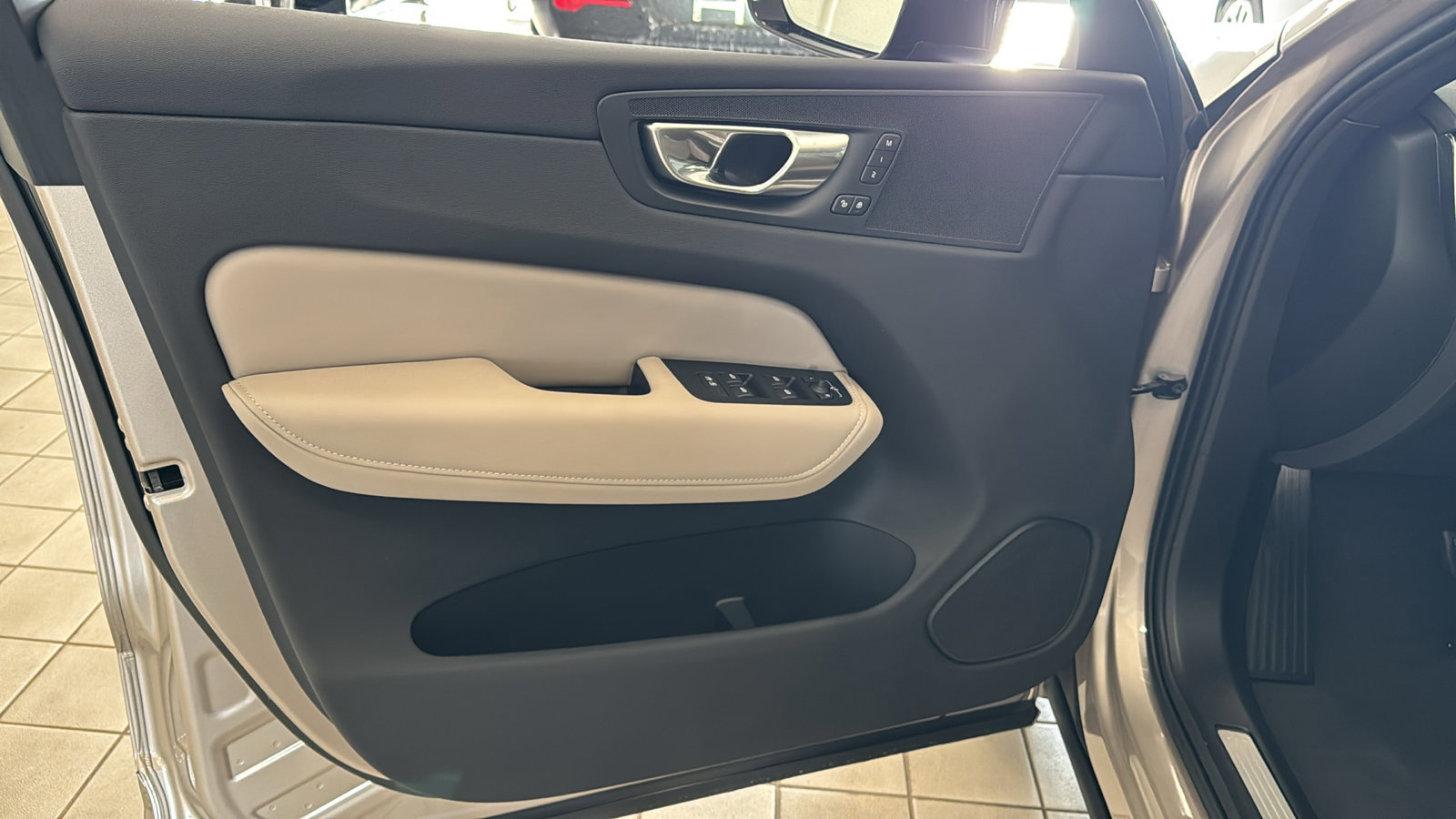 New 2026 Volvo XC60 T8 Plus w/ Protection Package Premier image 21