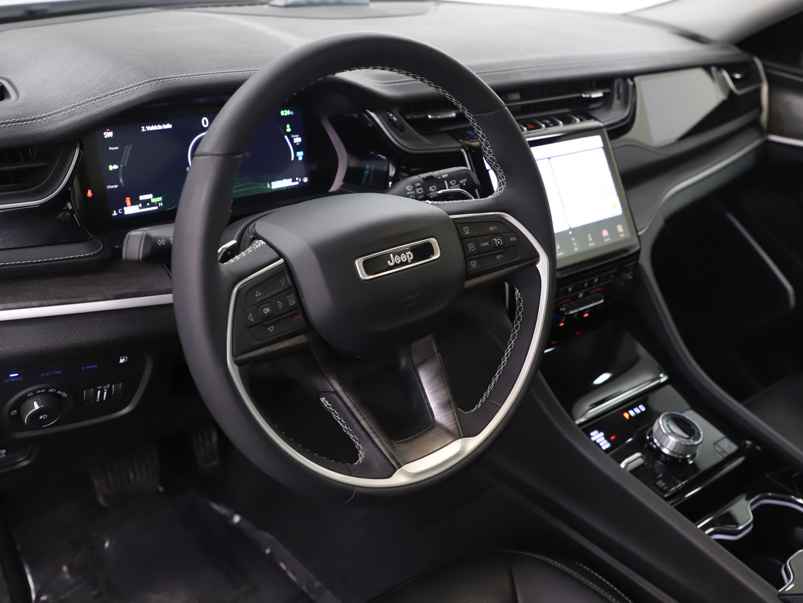 Used 2023 Jeep Grand Cherokee 4WD 4xe w/ Luxury Tech Group II image 20