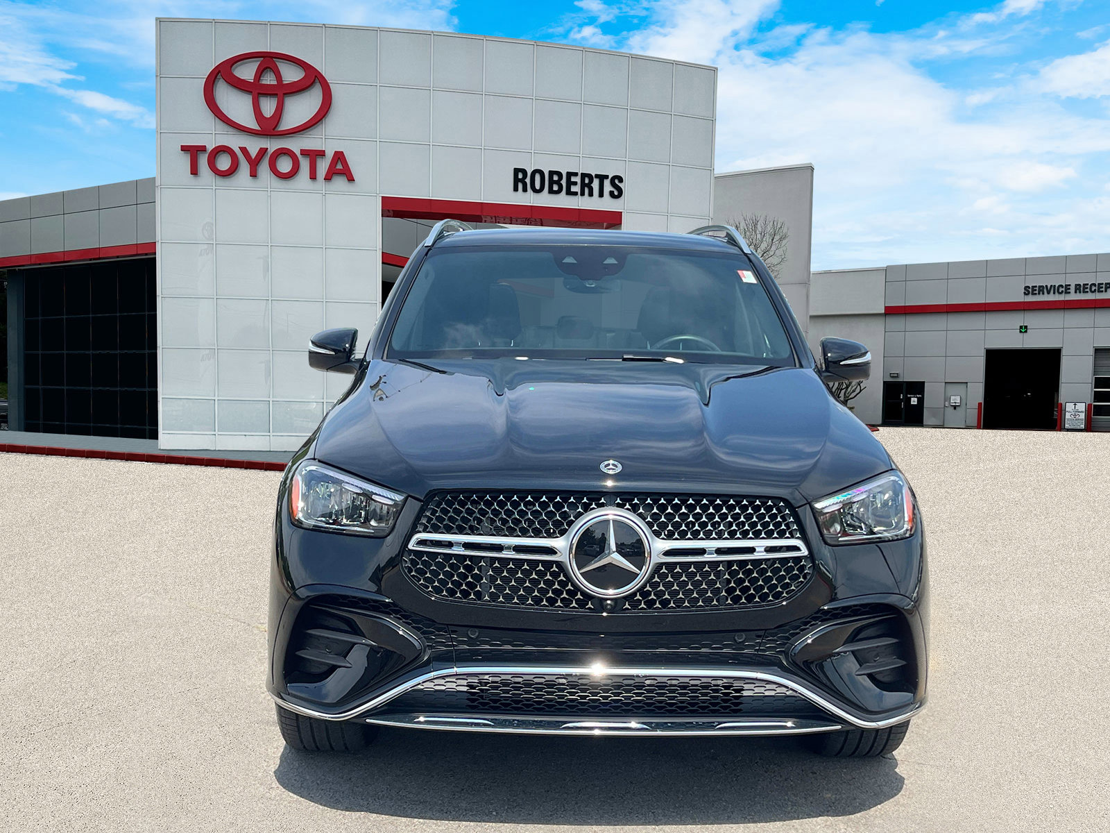 Used 2025 Mercedes-Benz GLE 450e 4MATIC image 2