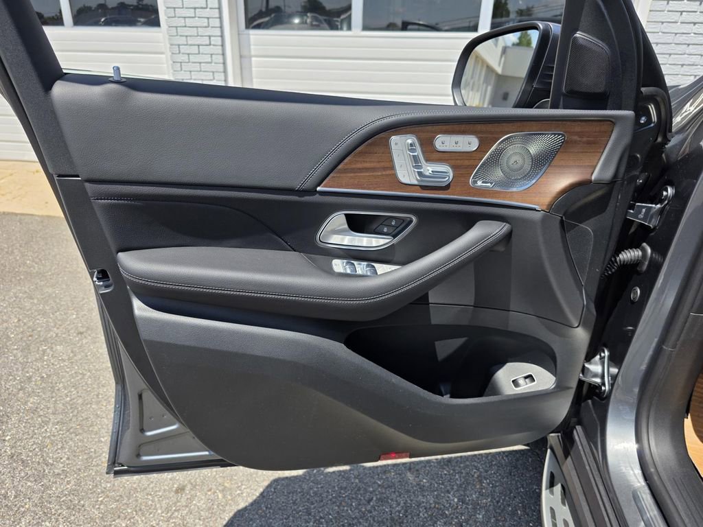 New 2026 Mercedes-Benz GLS 580 4MATIC image 11