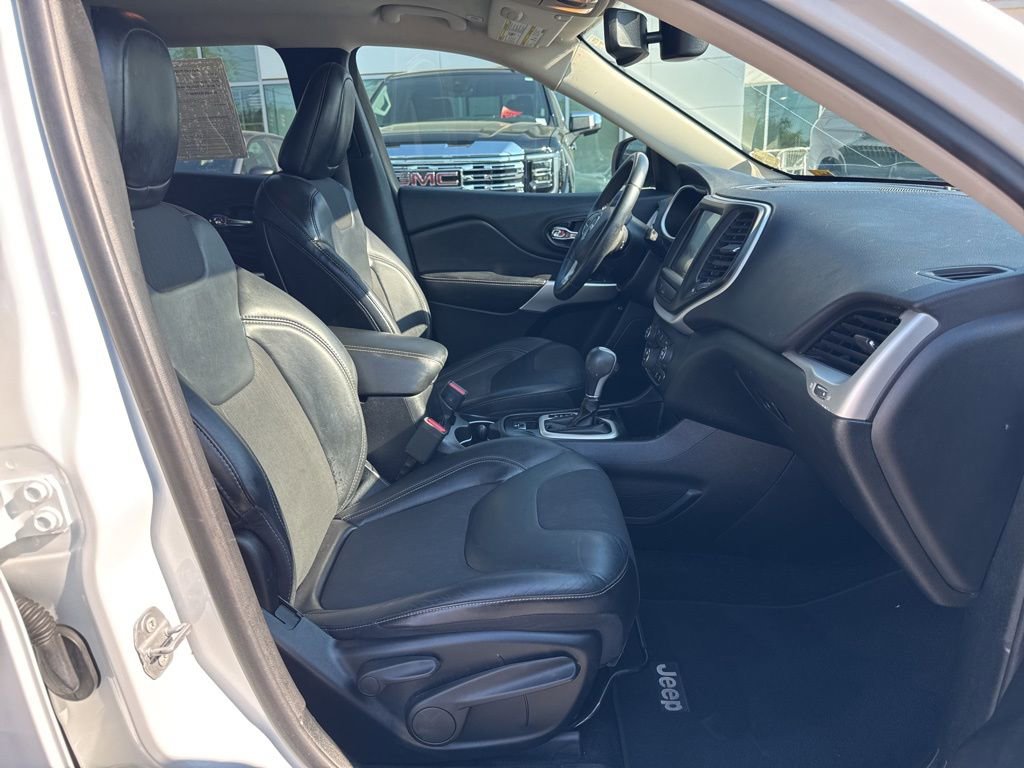 Used 2018 Jeep Cherokee Latitude Plus w/ Comfort/Convenience Group image 15