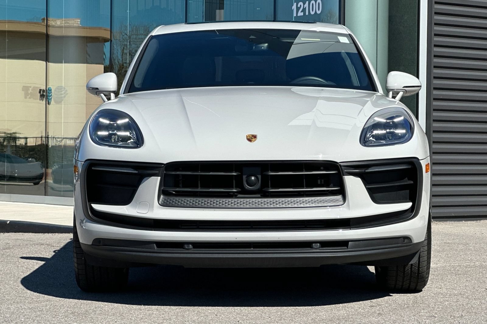 Used 2025 Porsche Macan AWD/4WD image 11