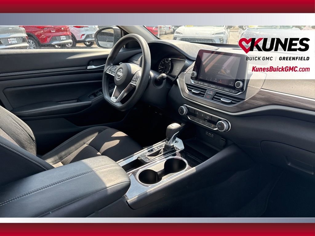 Used 2024 Nissan Altima 2.5 SV FWD image 41