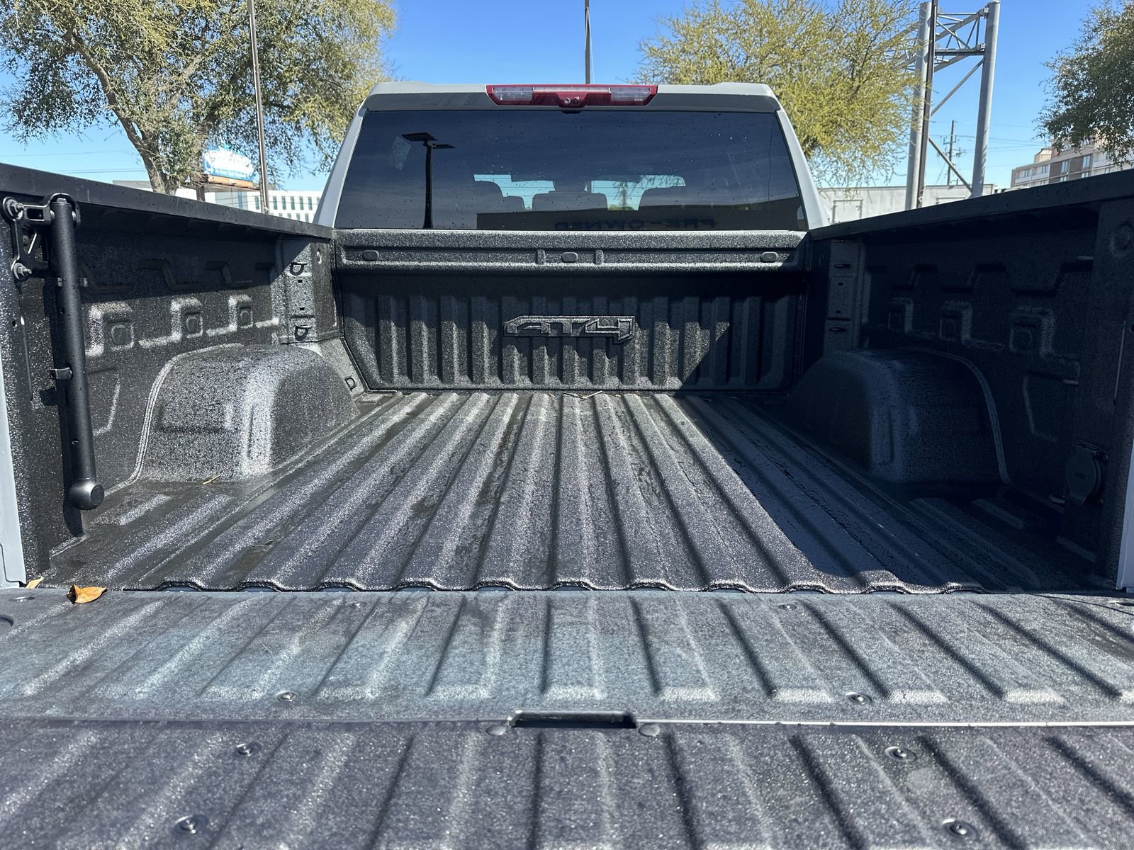 Used 2024 GMC Sierra 1500 AT4 w/ Technology Package image 32