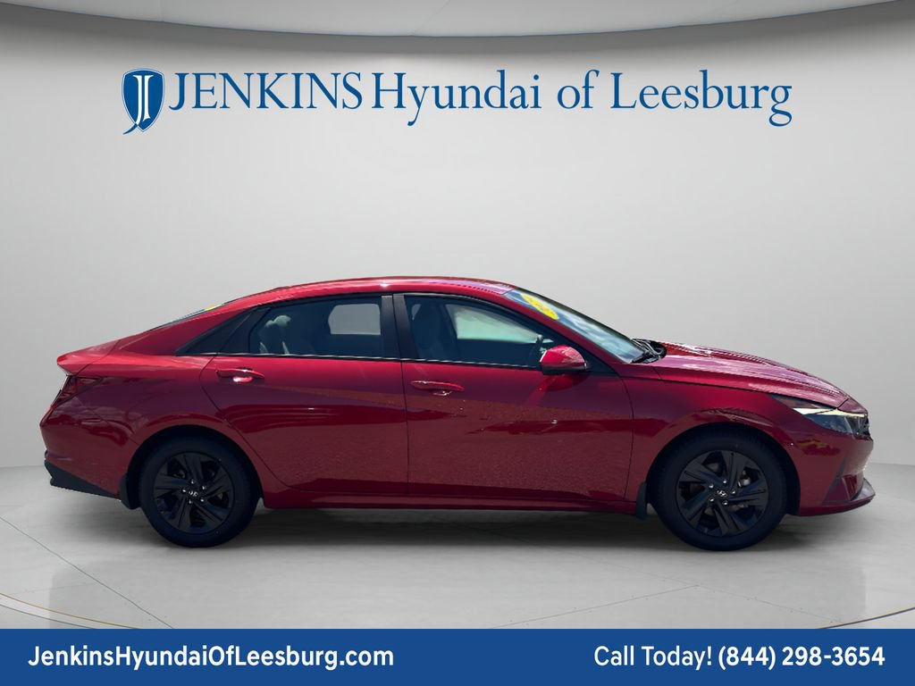 Certified 2023 Hyundai Elantra SEL w/ Preferred Accessory Package FWD image 3