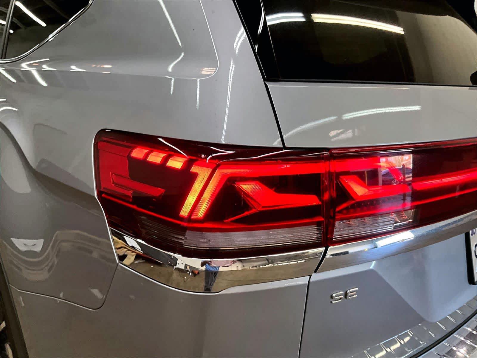 Used 2024 Volkswagen Atlas SE AWD/4WD image 32
