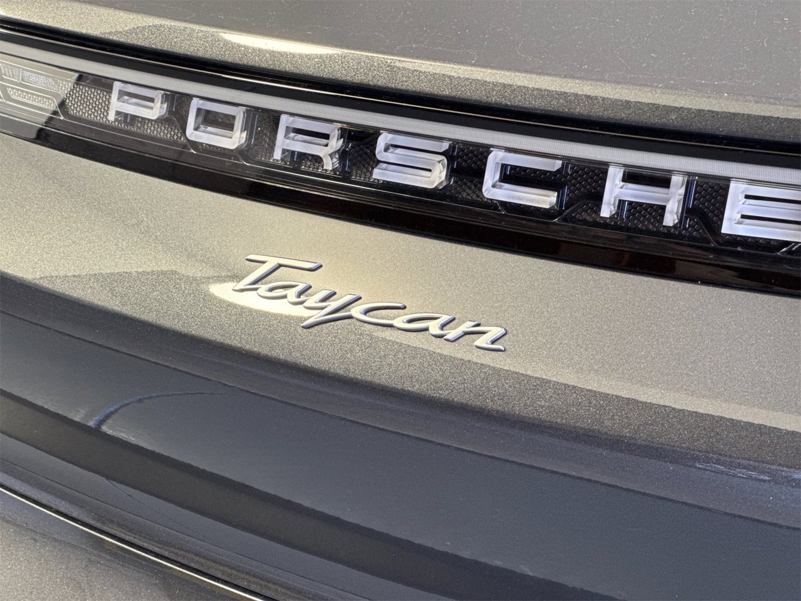 Used 2025 Porsche Taycan image 31