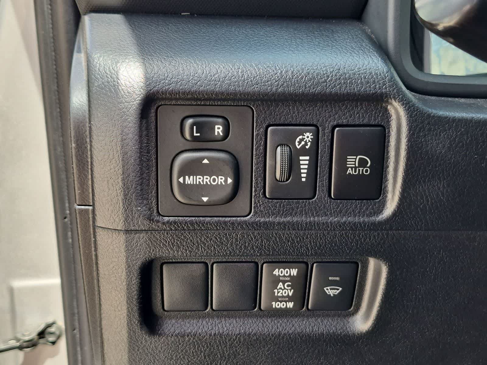 Used 2022 Toyota 4Runner SR5 AWD/4WD image 17