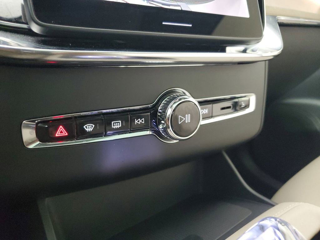 Certified 2026 Volvo XC90 B5 Core w/ Protection Package AWD/4WD image 31