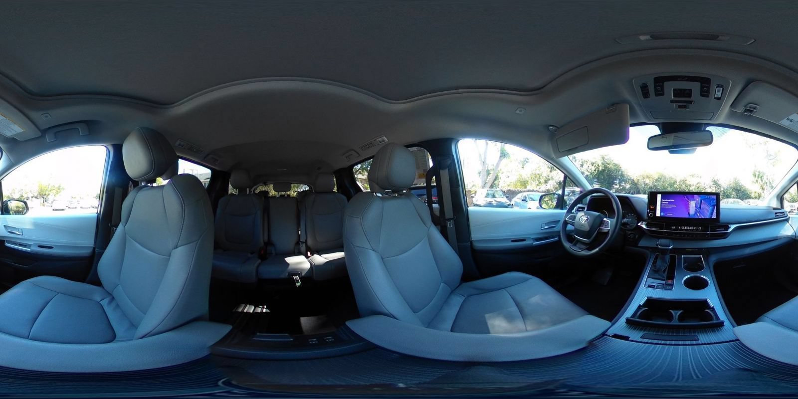Used 2025 Toyota Sienna XLE FWD image 44