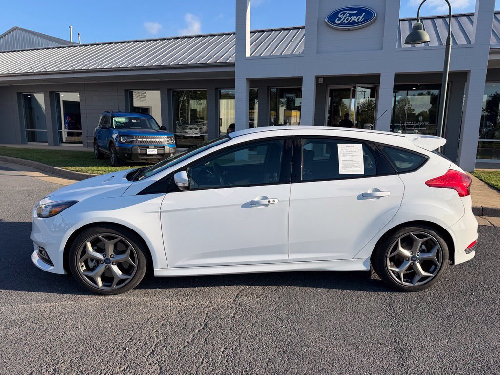 Certified 2018 Ford Focus ST FWD image 2