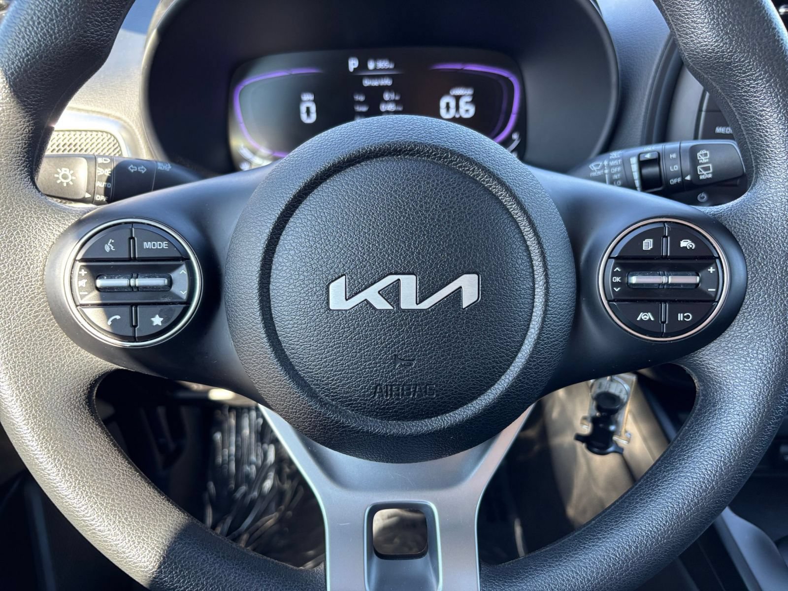 Used 2025 Kia Soul LX w/ LX Technology Package FWD image 26