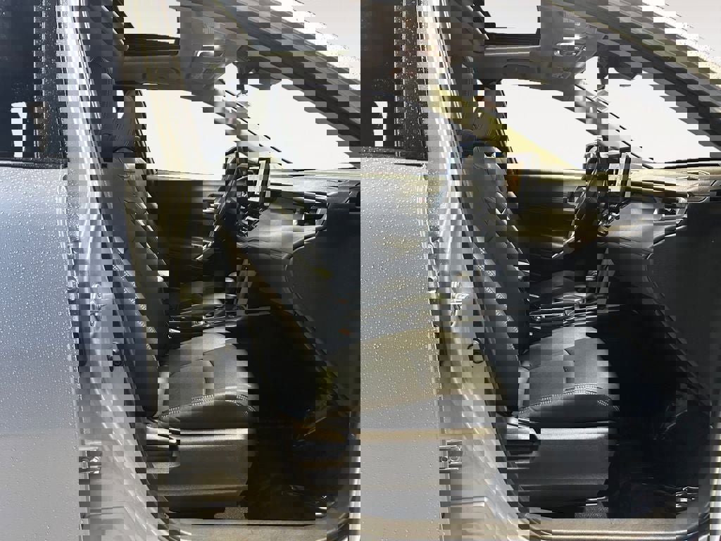 Used 2024 Toyota Corolla Cross XLE w/ Convenience Package image 10