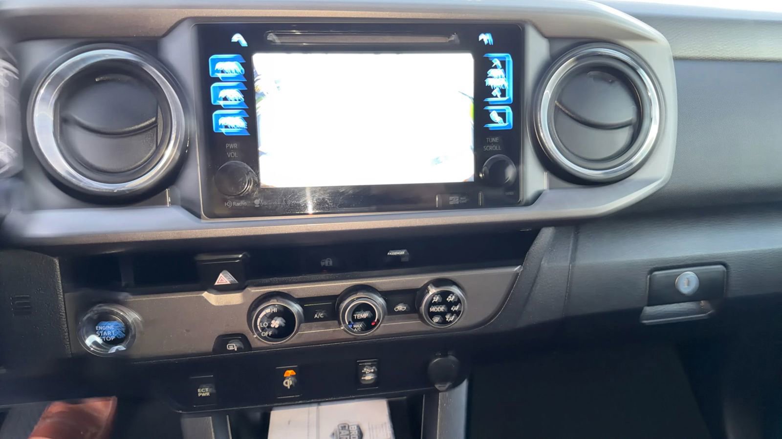 Used 2016 Toyota Tacoma TRD Sport image 19