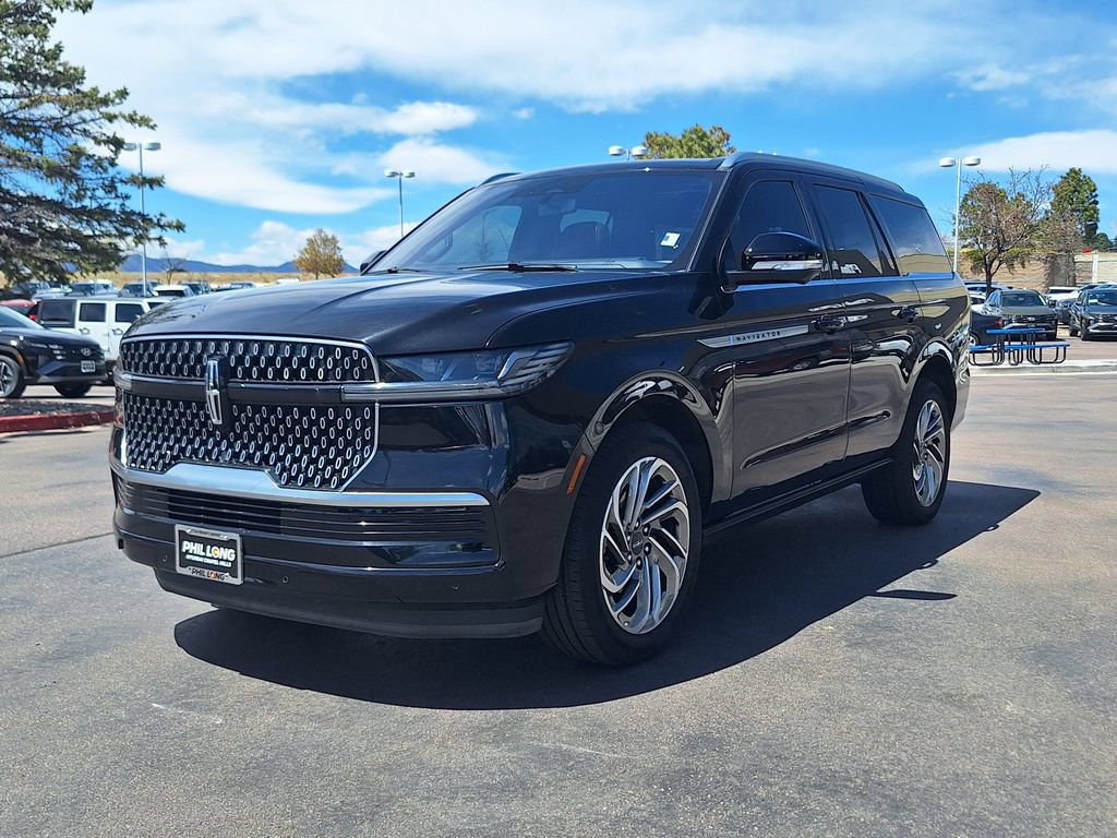 Used 2025 Lincoln Navigator Reserve AWD/4WD image 7