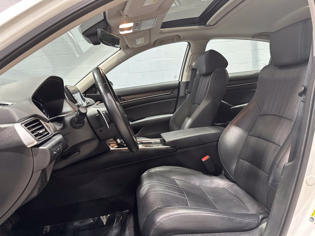 Used 2018 Honda Accord Touring image 12
