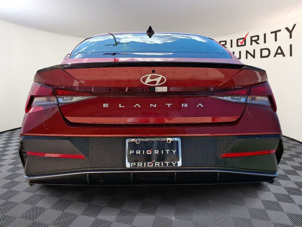 Used 2025 Hyundai Elantra Sport FWD image 5