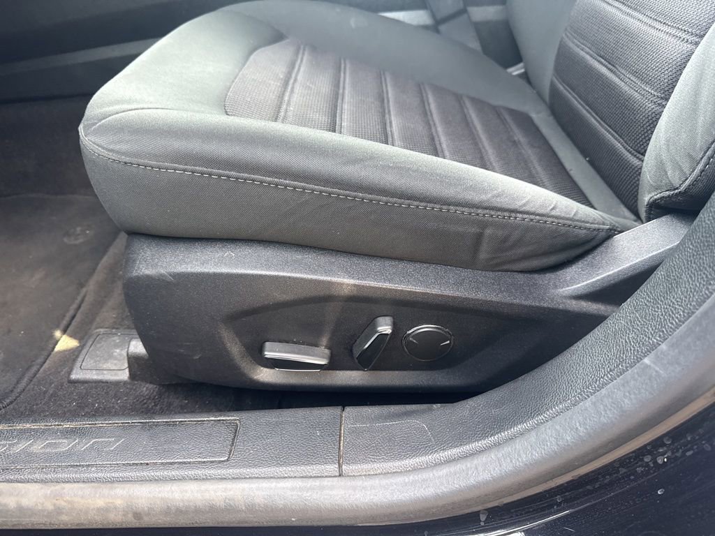 Used 2020 Ford Fusion SE image 9
