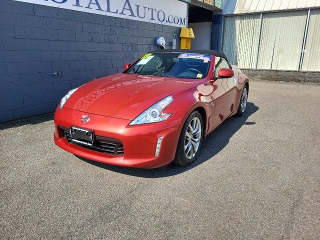 Used 2013 Nissan 370Z Touring RWD image 2