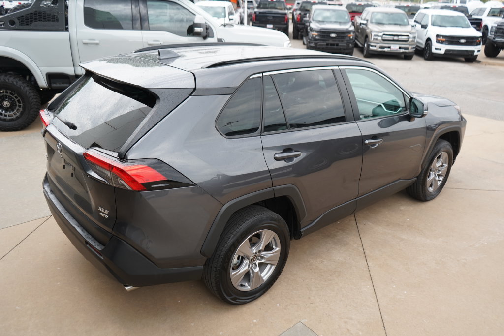 Used 2025 Toyota RAV4 XLE AWD/4WD image 15