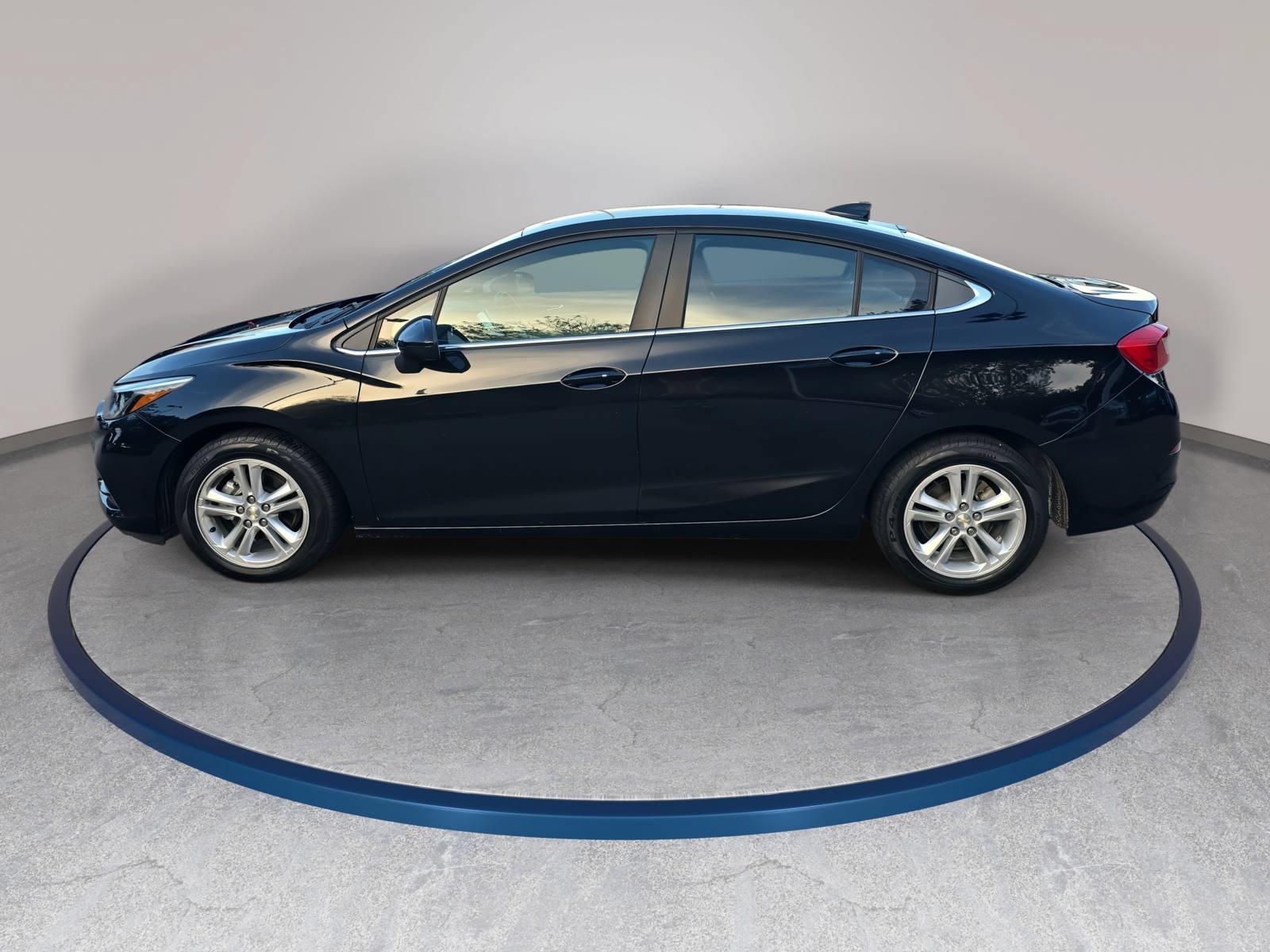 Used 2017 Chevrolet Cruze LT w/ Convenience Package FWD image 8