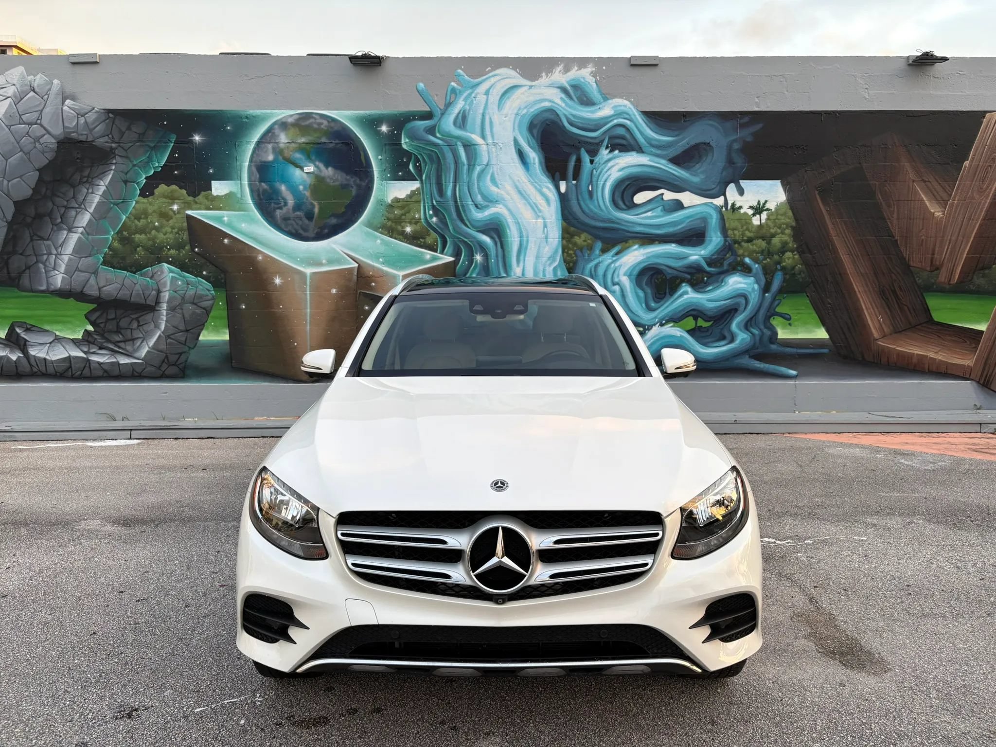Used 2017 Mercedes-Benz GLC 300 4MATIC image 3