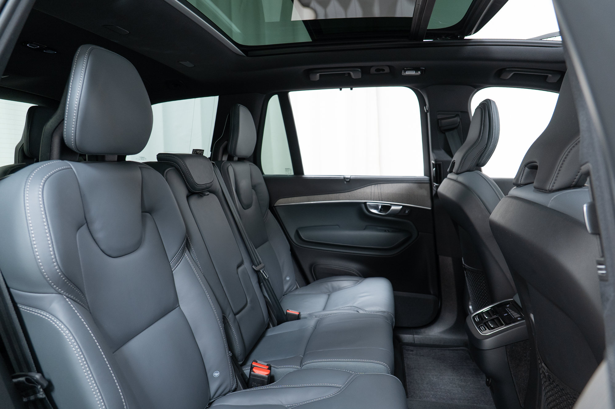 Certified 2024 Volvo XC90 B6 Ultimate w/ Protection Package Premier AWD/4WD image 24