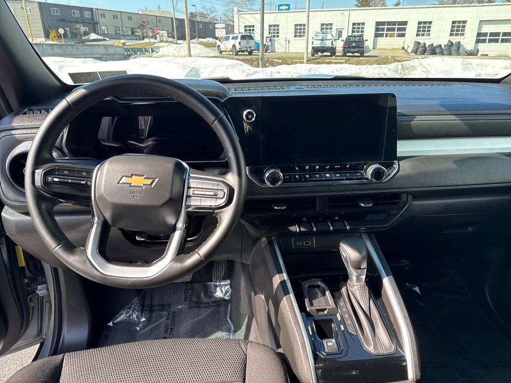 Used 2025 Chevrolet Colorado LT image 9