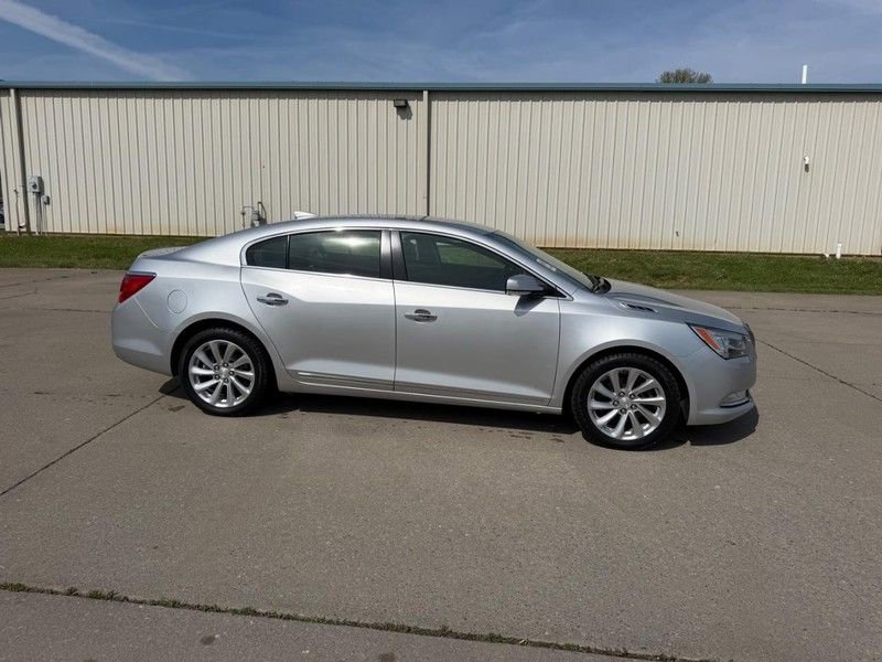 Used 2016 Buick LaCrosse Leather FWD image 2
