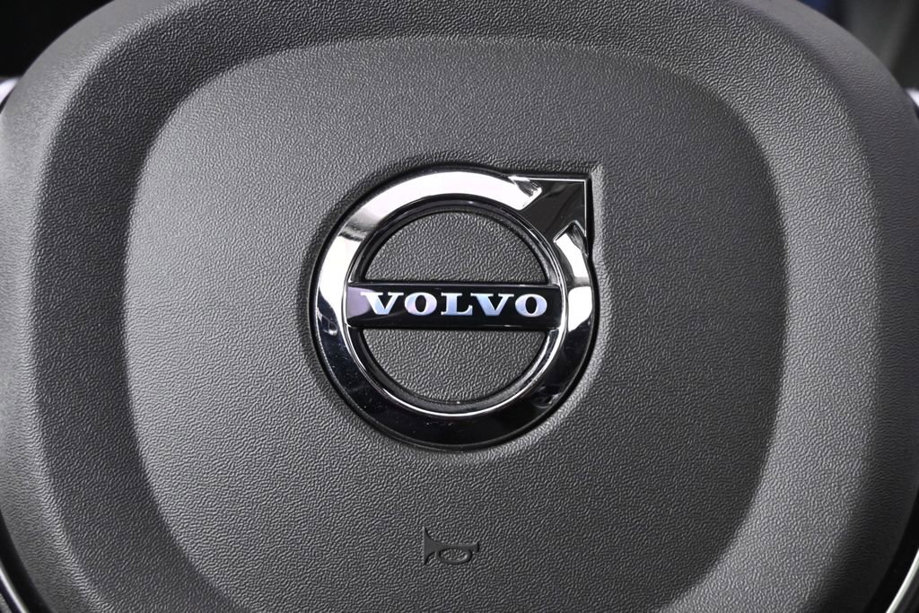 Used 2025 Volvo XC60 B5 Plus image 33
