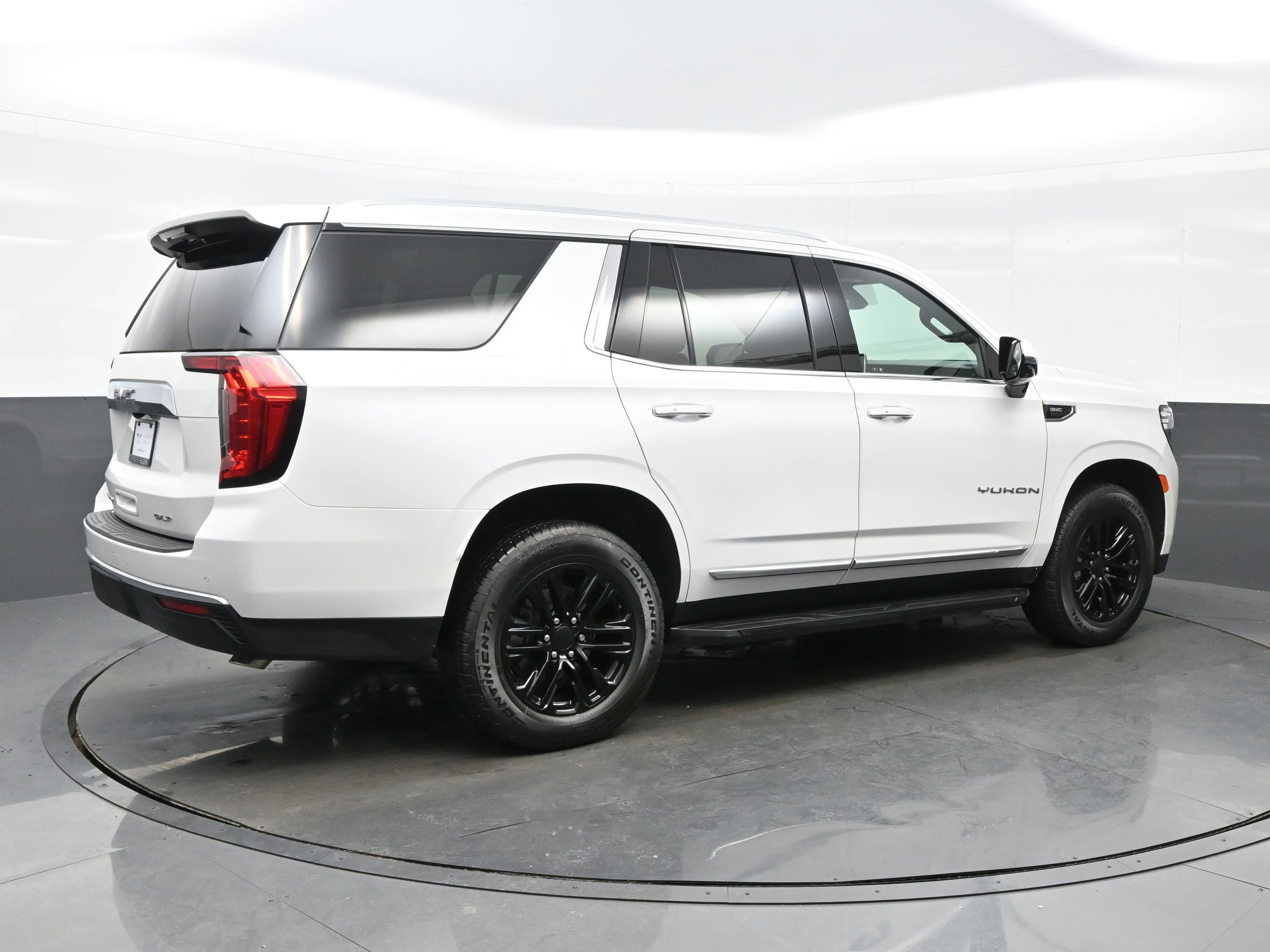 Used 2021 GMC Yukon SLT w/ SLT Premium Package image 6