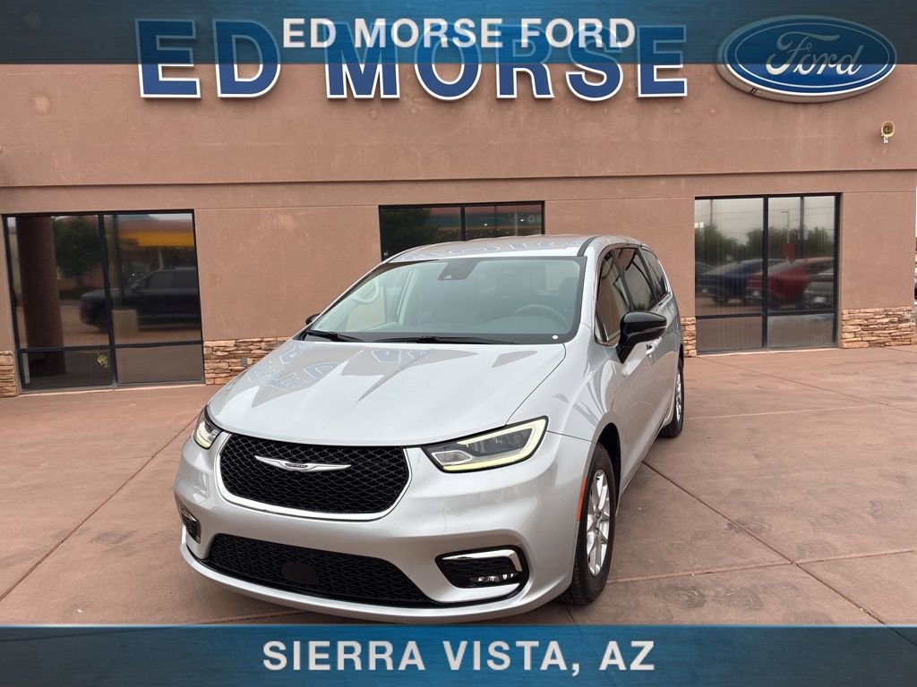 Used 2024 Chrysler Pacifica Touring-L