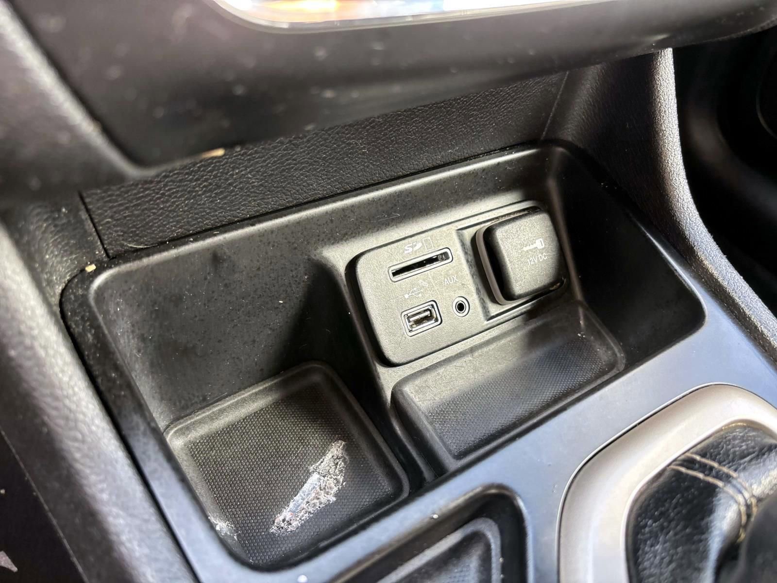 Used 2017 Jeep Cherokee Latitude w/ Comfort/Convenience Group FWD image 22