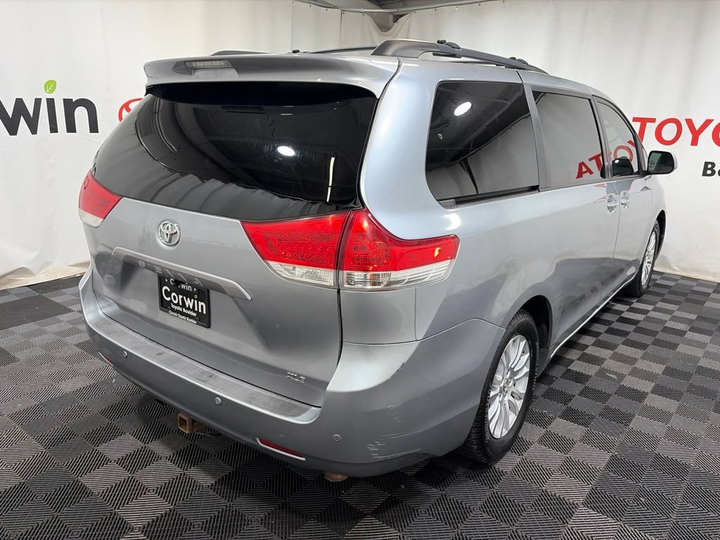 Used 2011 Toyota Sienna XLE w/ XLE Navigation Pkg FWD image 8