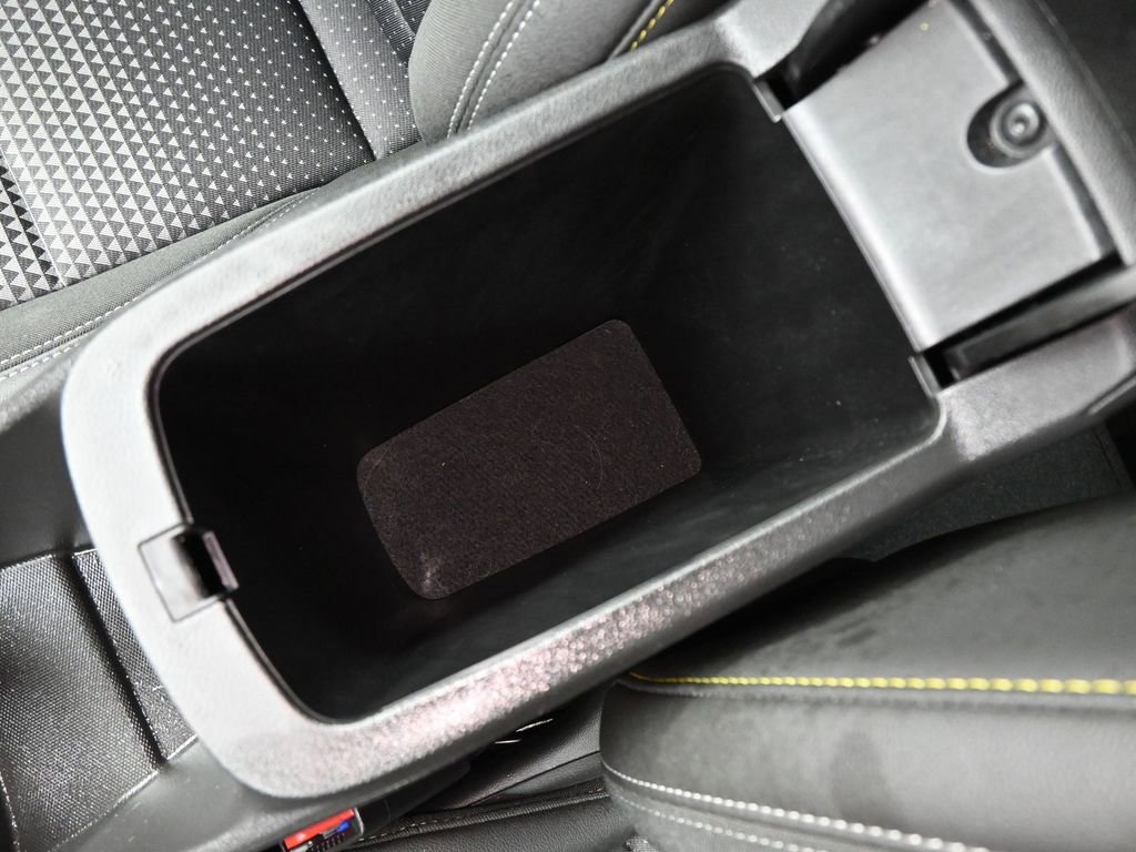 Used 2025 Chevrolet Trax LT w/ LT Convenience Package image 29