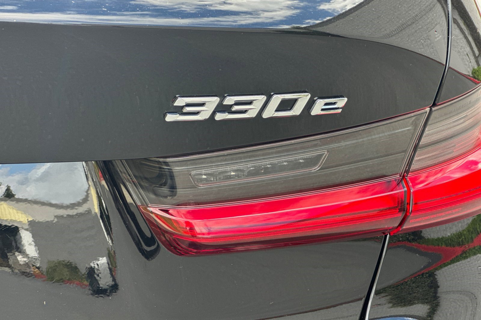 Used 2021 BMW 330e w/ Convenience Package RWD image 37