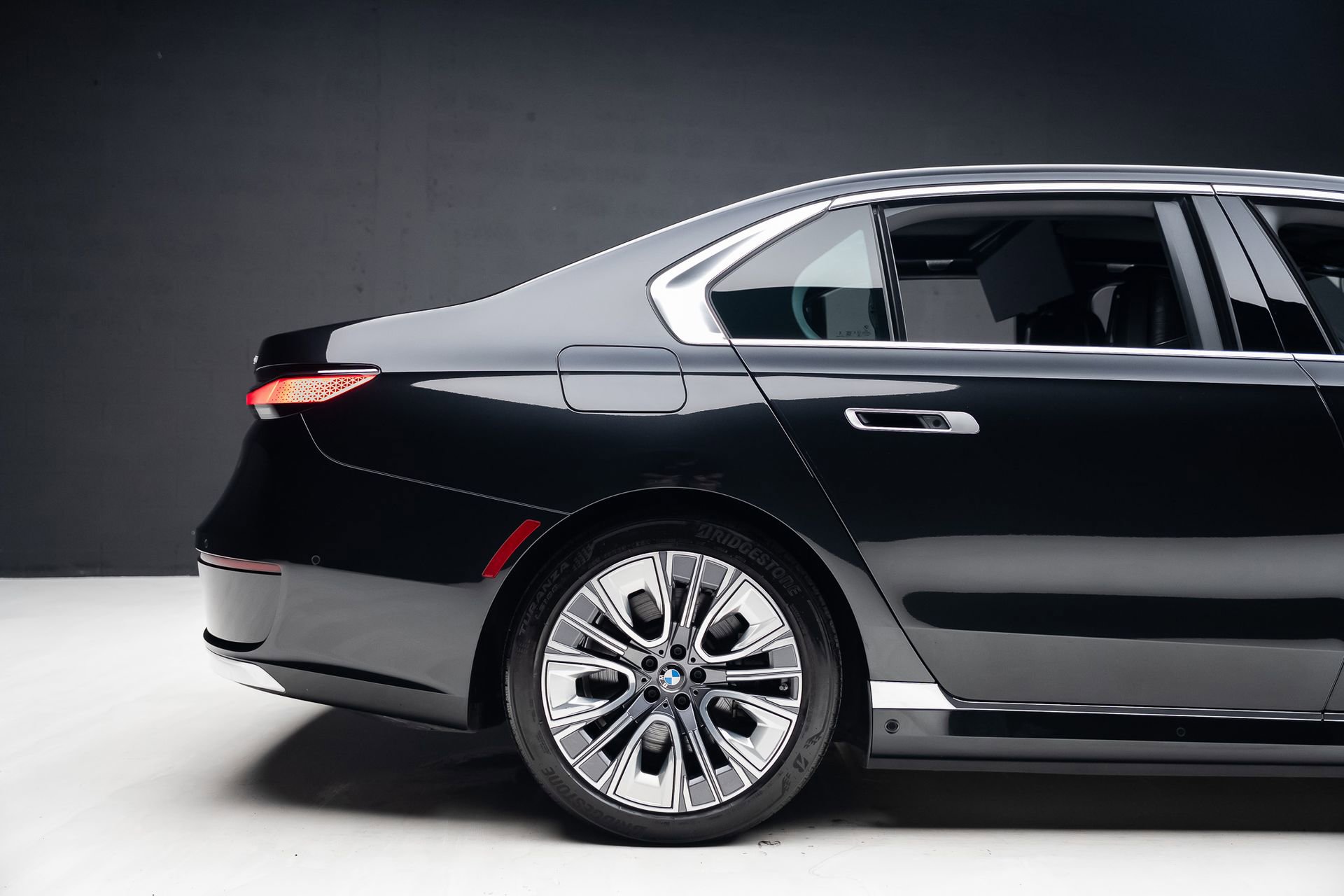 Used 2024 BMW i7 xDrive60 w/ Executive Package image 37