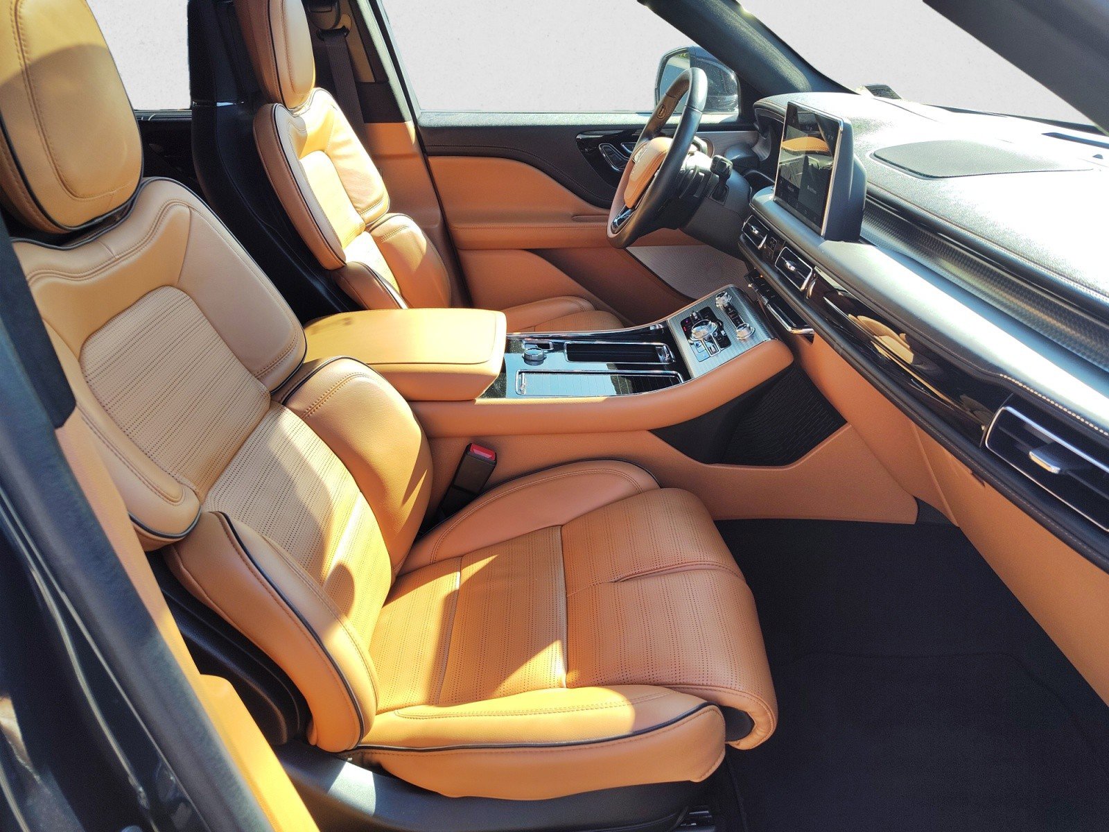 Used 2023 Lincoln Aviator Black Label w/ Class IV Trailer Tow Package image 22