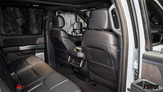 Used 2025 Ford F450 Platinum w/ FX4 Off-Road Package image 19