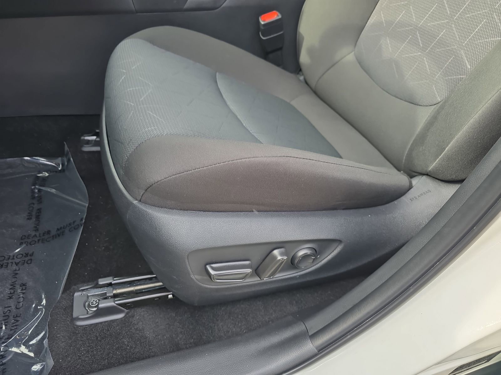 Used 2025 Toyota RAV4 XLE image 35