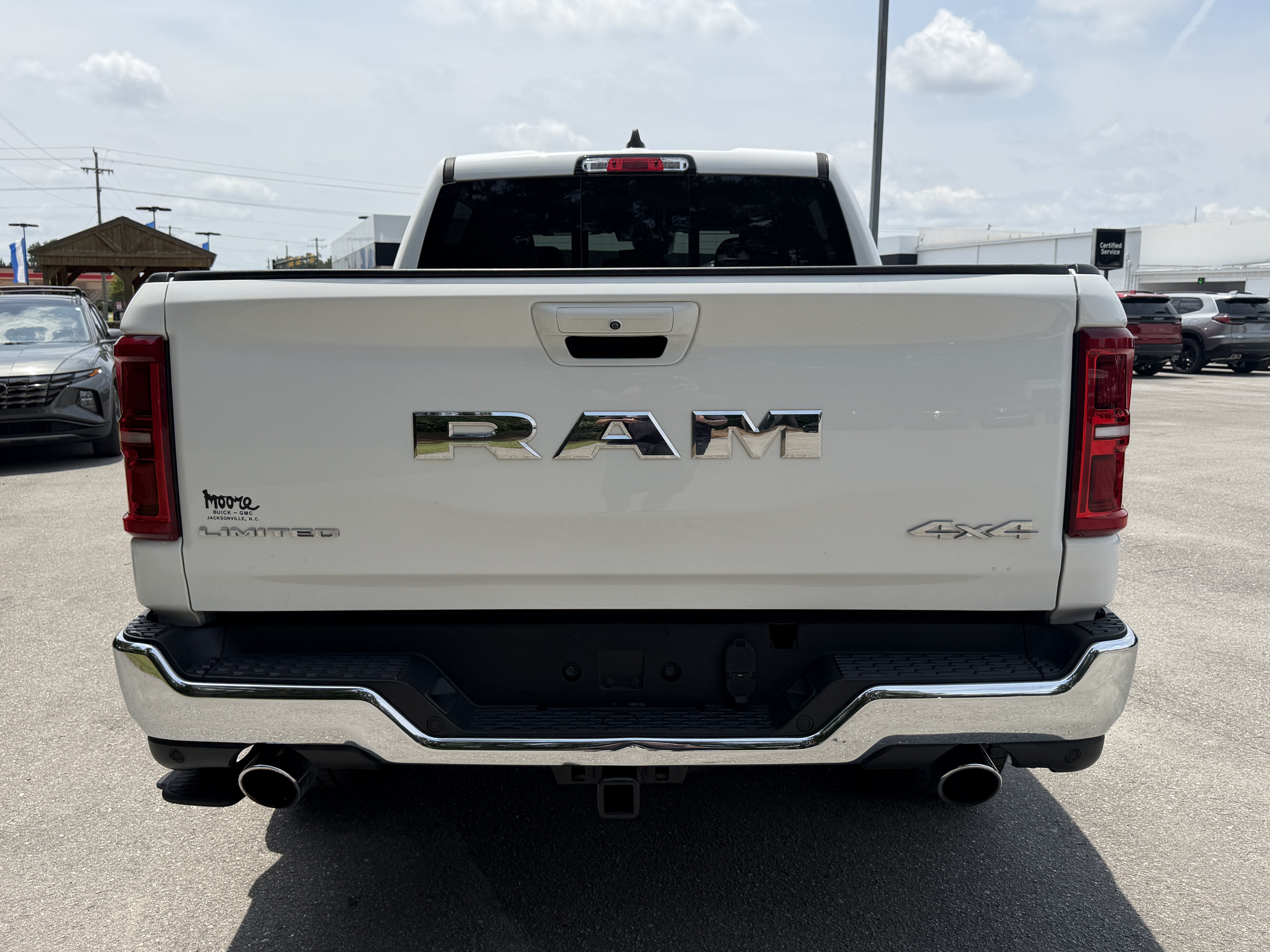 Used 2025 RAM 1500 Limited w/ Off Road Group AWD/4WD image 9