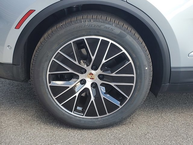 Used 2025 Porsche Macan Electric image 12