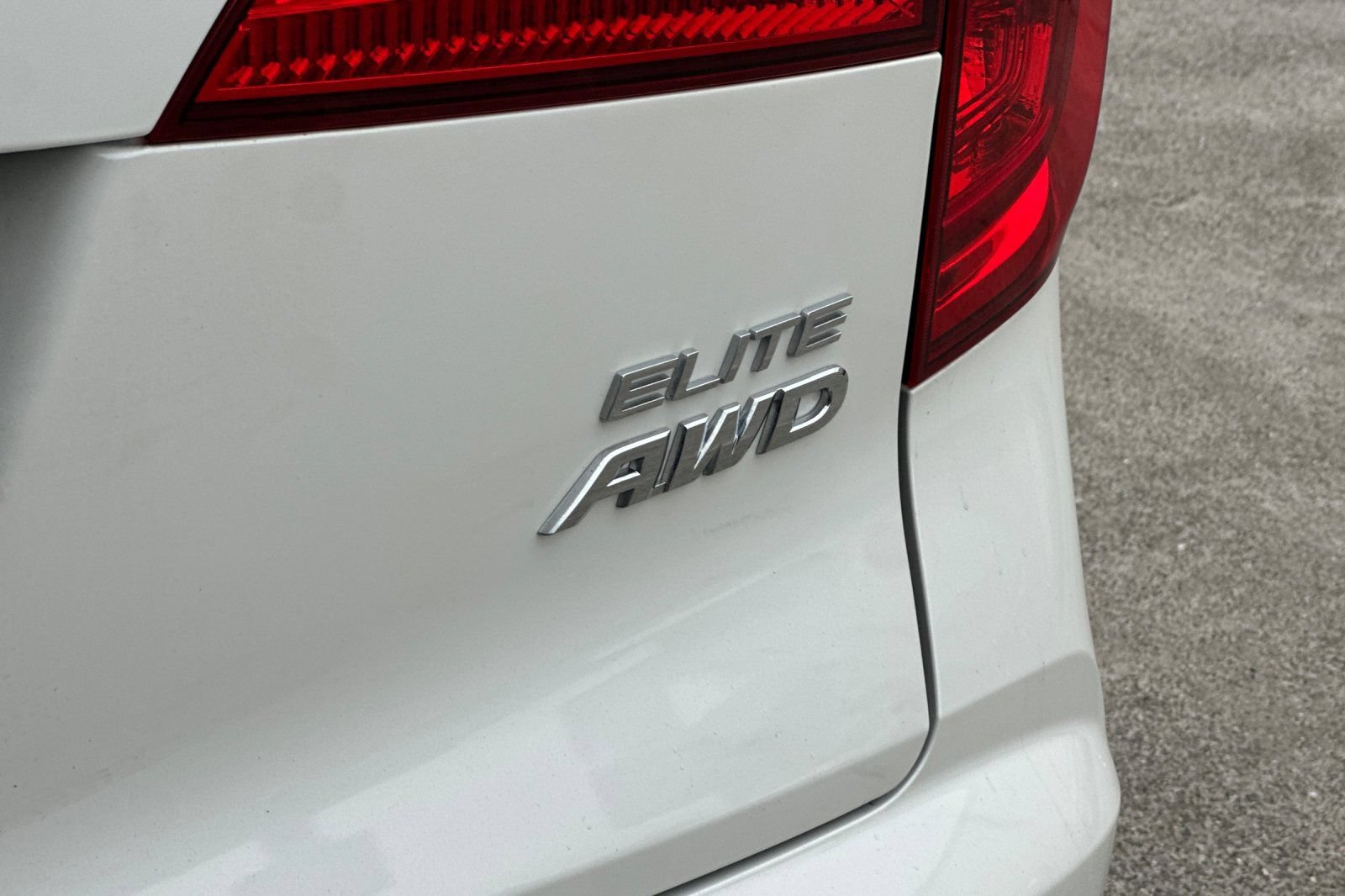 Used 2018 Honda Pilot Elite image 12